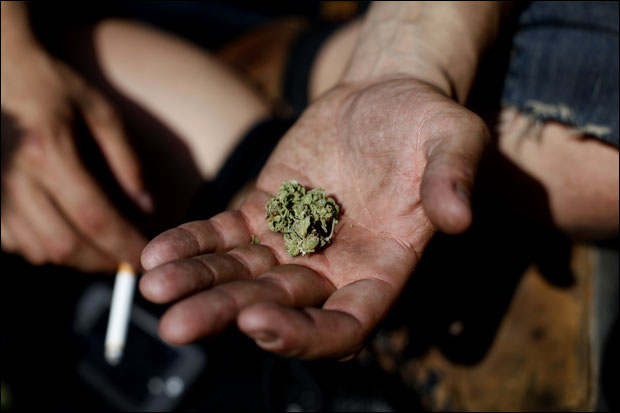 Краљево: Ухапшен док је продавао марихуану