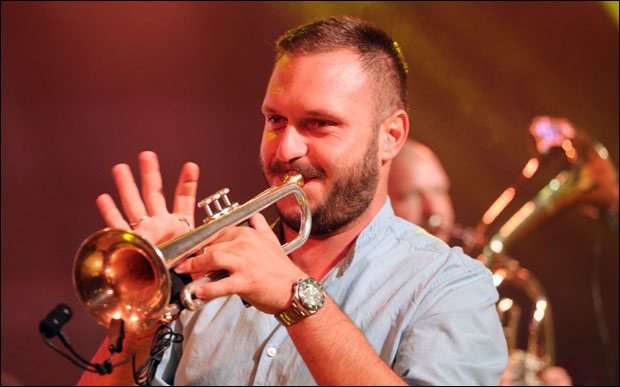 Мајкл Џексон уз трубе