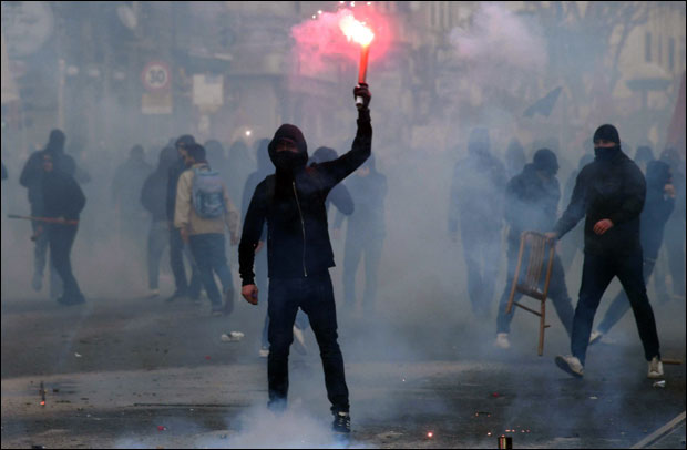Напуљ: Насилни протести против митинга десничарског лидера