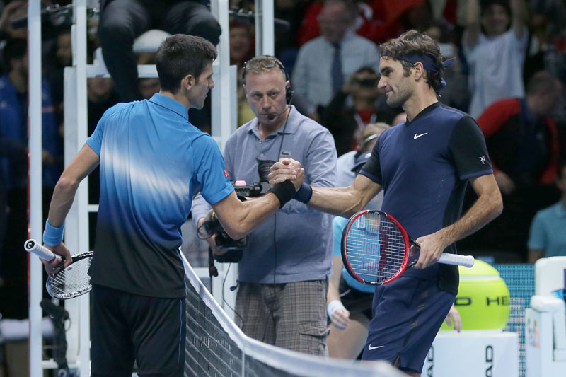 ВИДЕО: Федерер сакупљао лоптице Ђоковићу