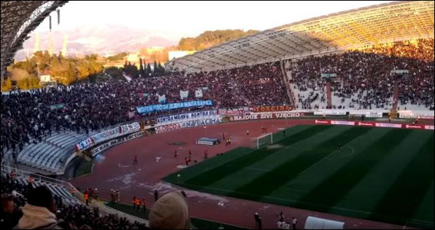 ВИДЕО: Хаос у Хрватској, прво натписи на ћирилици, па улетање хулигана на терен