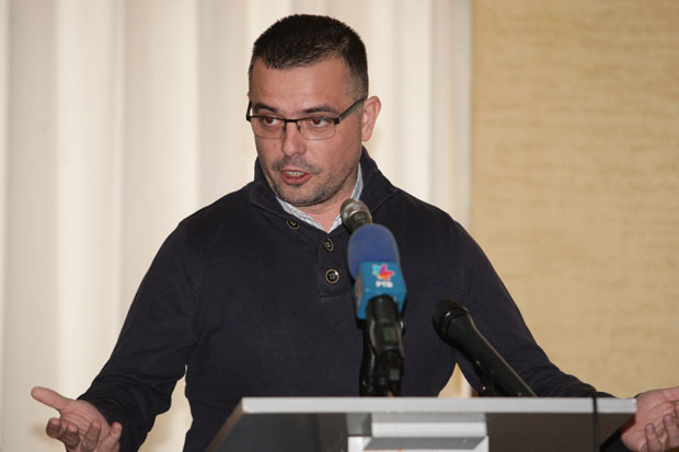 Недимовић: Нећемо продавати земљу странцима