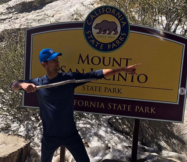 Новакове припреме за мечеве у Индијан Велсу: Шетња по природи и спаринг са малишаном