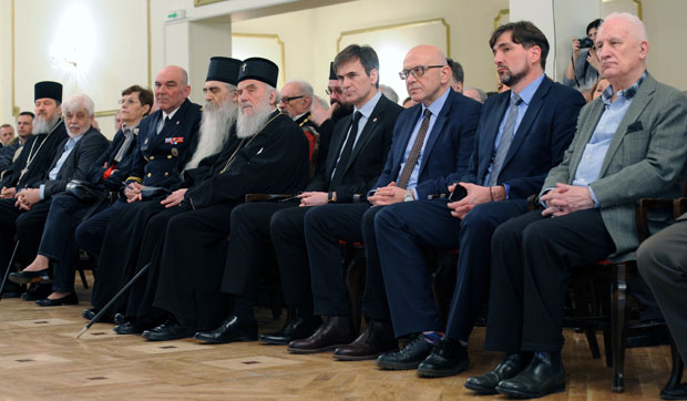 Српски писци воле политику