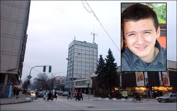 ТРАГЕДИЈА У ВАЉЕВУ: Тинејџер се убио скоком са зграде