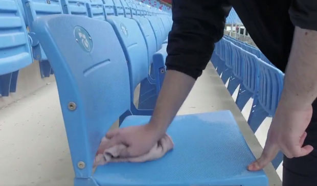 Турци научили хулигана памети: За казну мора да опере 10.000 столица