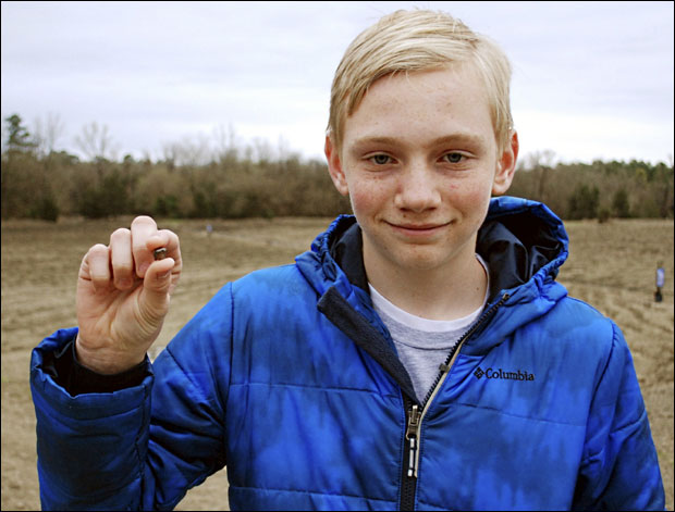 ВИДЕО: Дечак пронашао редак браон дијамант од 7.44 карата