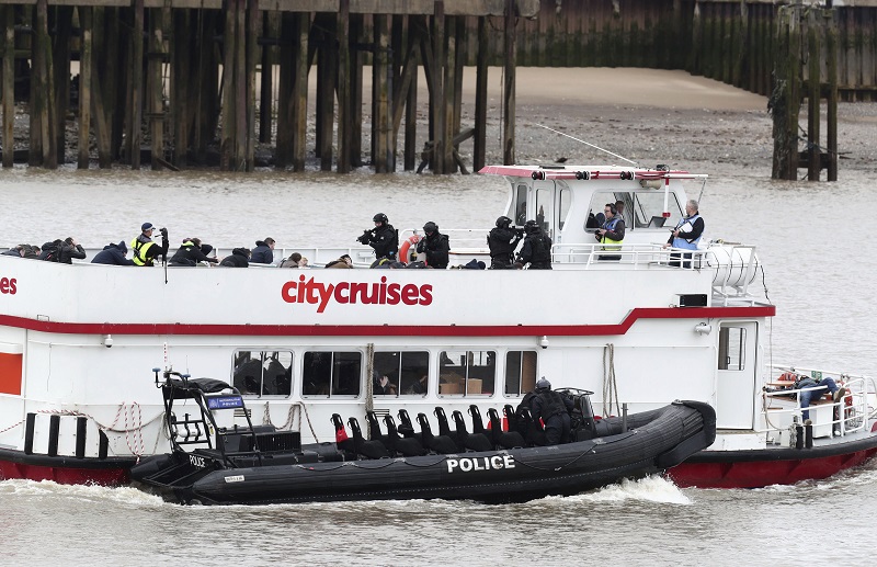 Вежба британске полиције за случај отмице туристичког брода