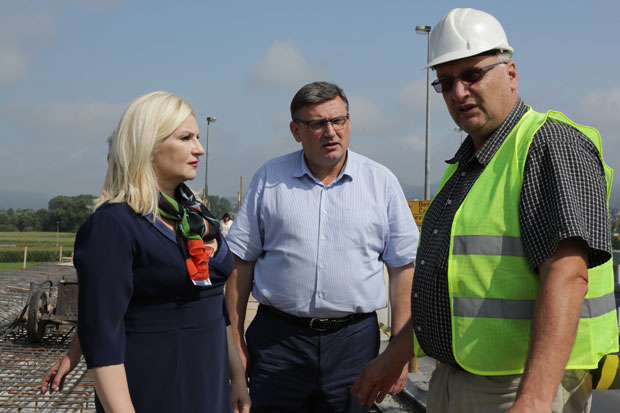 Дробњак трчи трку за фотељу