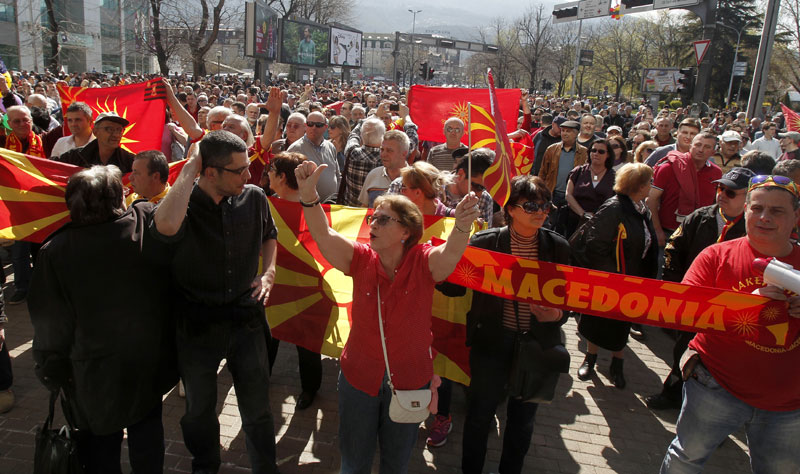 Хан и европарламентарци дочекани протестима у Скопљу