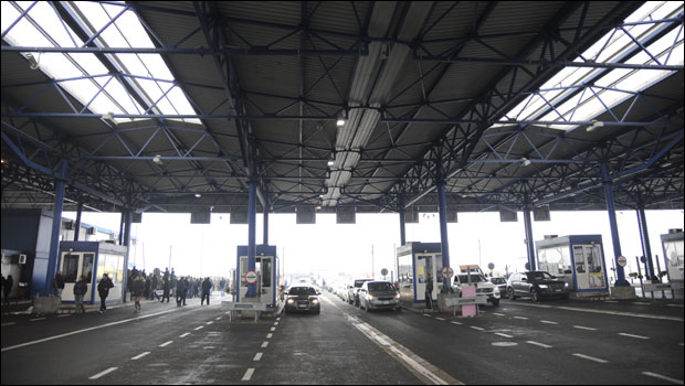 На прелазима и даље вишесатна чекања за теретњаке