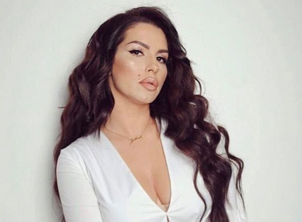 Сека чита књиге