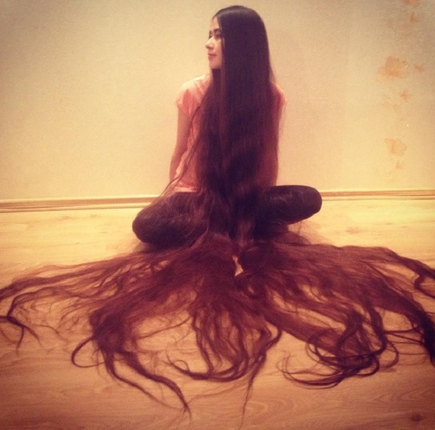 ЗЛАТОКОСА ИЗ ЛЕТОНИЈЕ: Није се шишала две деценије како би изгледала као принцеза из бајке