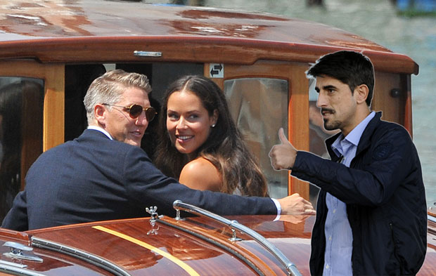 ПАУНОВИЋ ЗА “НОВОСТИ” О ДОЛАСКУ ВЕЛИКЕ ЗВЕЗДЕ: Медени месец са Аном и Швајнијем