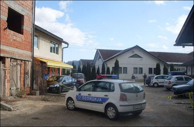 Полицајац ранио госта, па добио батине