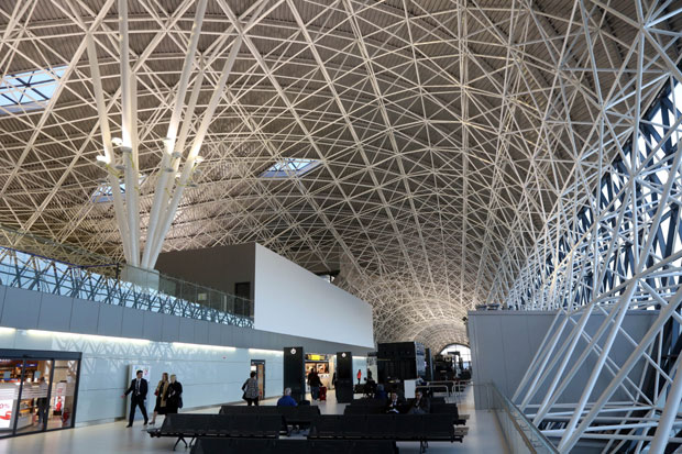 “ШТА РАДИ ОВО ТУ“: Путника на загребачком аеродрому разбеснела ознака YU

