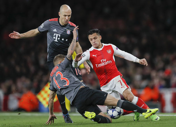 Приоритери Бајерна су Санчез и Вокер