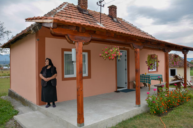 Додељени уговори за 49 монтажних кућа избеглицама из Хрватске и БиХ