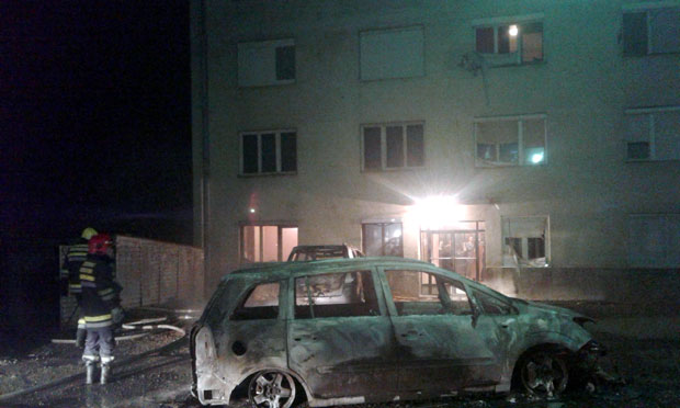 ЕКСПЛОЗИЈА У ИРИГУ: Запаљена два аутомобила