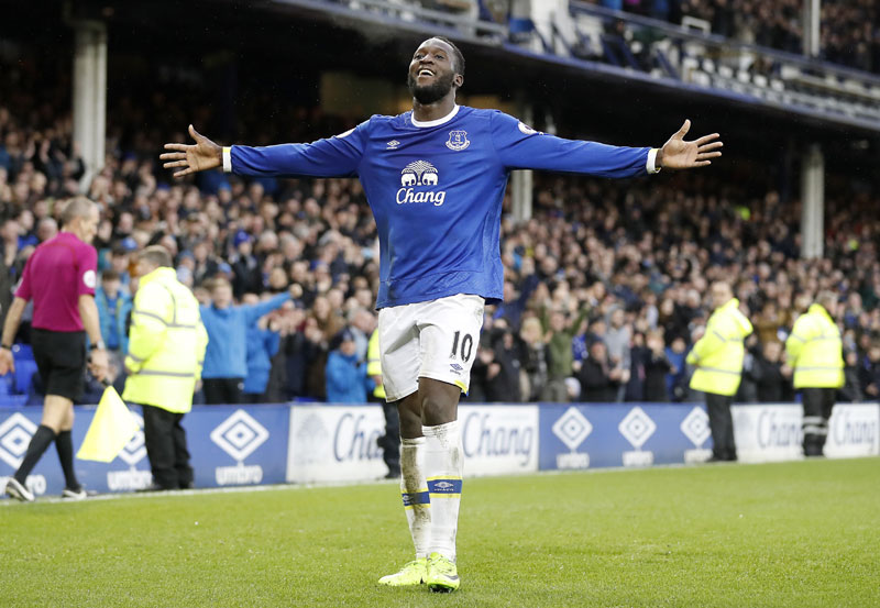 Реал и Барселона заинтересовани за Лукакуа