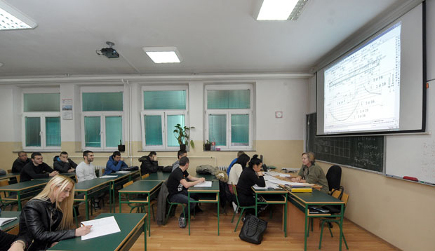 Део школа без (целих) часова