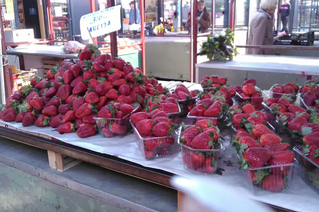 БГ пијаце: Килограм јагода 300 динара