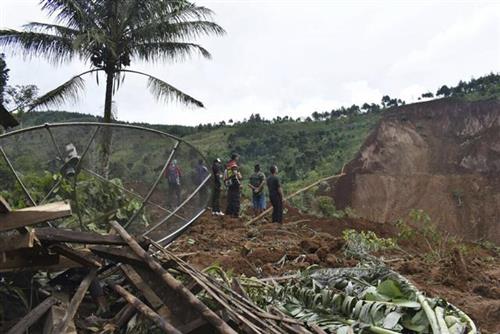 Наставља се потрага за несталима у Индонезији