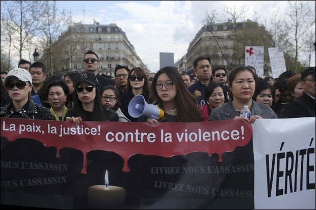 ХАОС НА УЛИЦАМА ПАРИЗА: Сукоб грађана и полиције на протесту у знак поште убијеном Кинезу (ФОТО / ВИДЕО)