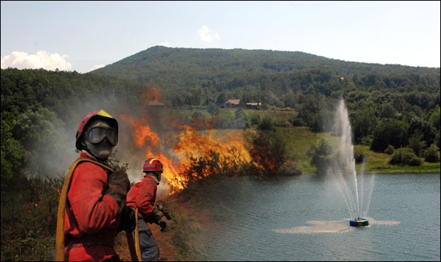 Пожар на Борском језеру: Гореле две камп приколице