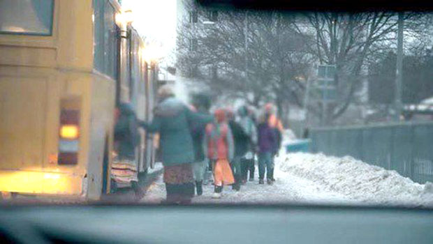 Шведски премијер згранут сегрегацијом у школском аутобусом