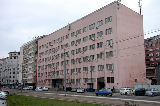 ТРАГЕДИЈА У БЕОГРАДУ: Убио се скоком са зграде полиције