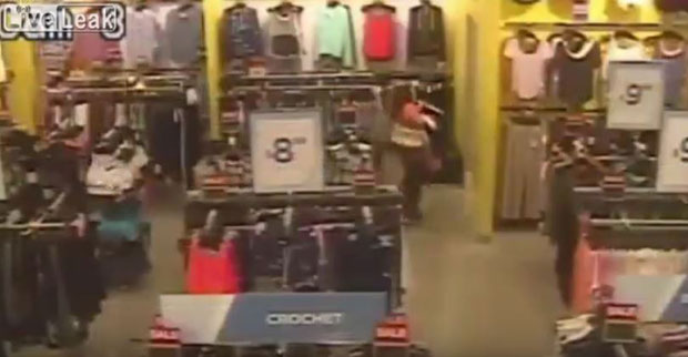 ПОГЛЕДАЈТЕ: Остала закључана у продавници коју је опљачкала, па позвала полицију