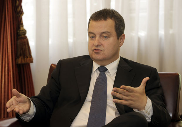 Дачић: Што не протестују код оних који су подбацили ако не воле Вучића?