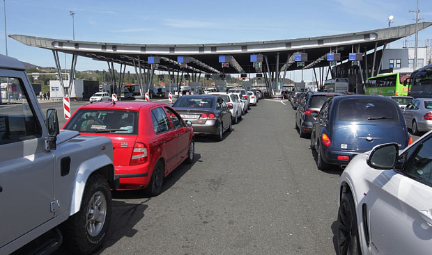 На хрватско- словеначкој граници чека се три сата