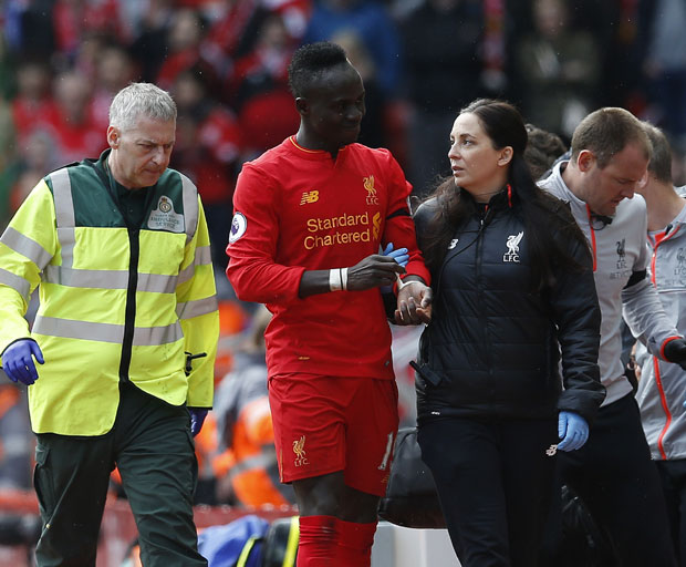 Мане завршио сезону због повреде колена