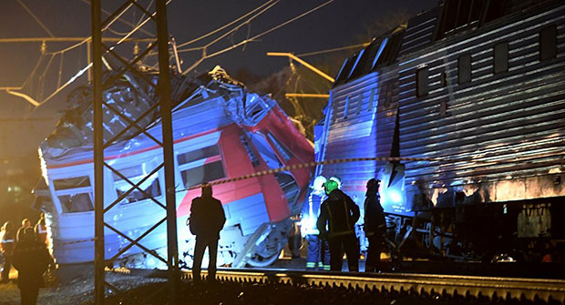 НЕСРЕЋА У МОСКВИ: Судар возова, 23 особе повређене (ВИДЕО)