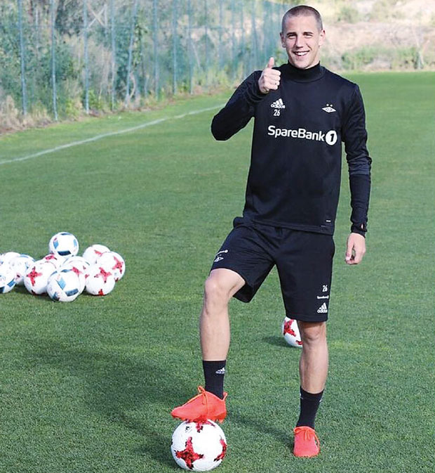 ЧАЧАНИН БЛИСТА У ДРЕСУ РОЗЕНБОРГА: Јевтовић даје и пакује