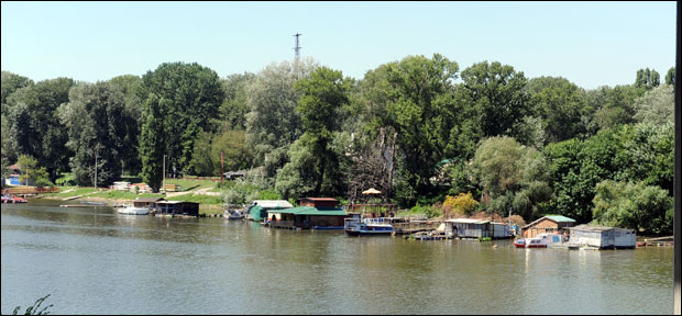 Савска обала пуна сплавова без дозволе 