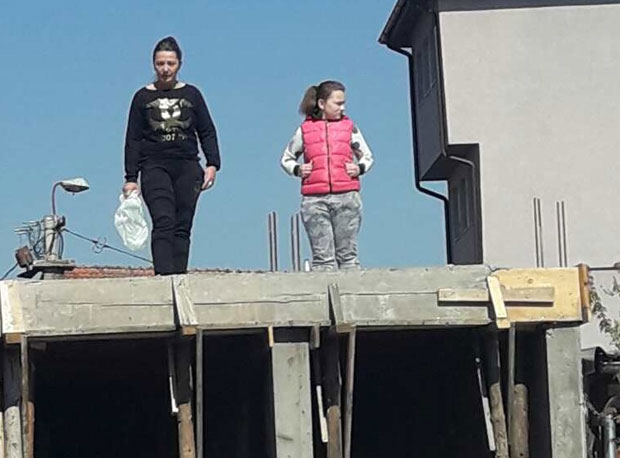 ПРЕТИЛА ДА ЋЕ ДА ЗАПАЛИ ЋЕРКУ И СЕБЕ: Моју муку руше, а моћници граде виле и њима ништа не смеју!