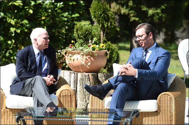 Мекејн: Србија има виталну улогу у региону