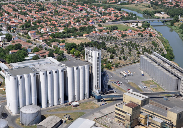 У блокади 909 рачуна