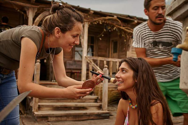 Лако је од бабе направити девојку