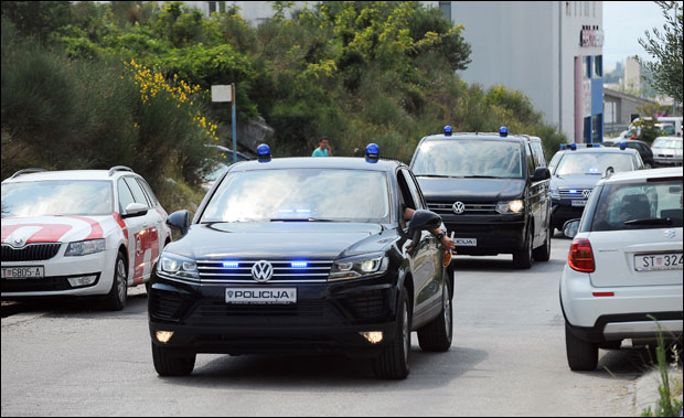 ИНЦИДЕНТ У ХРВАТСКОЈ: Сплићанину разлупали аутомобил са београдским таблама
