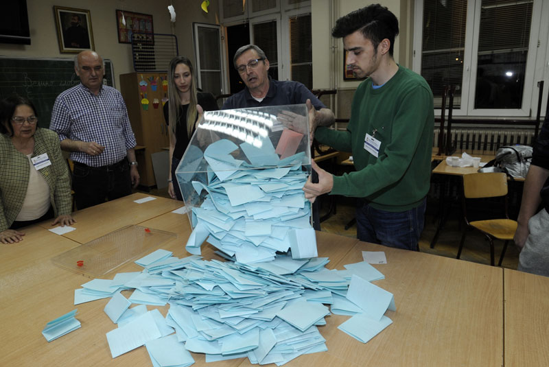 У РИК без већине за блокаду Вучића