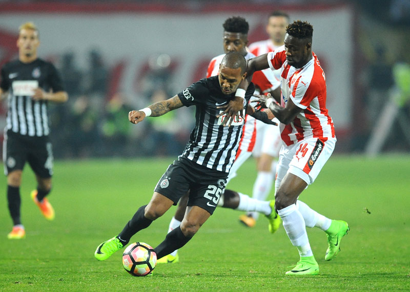 Странци стубови вечитих