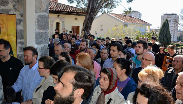 42 свеца у храму у Момишићима