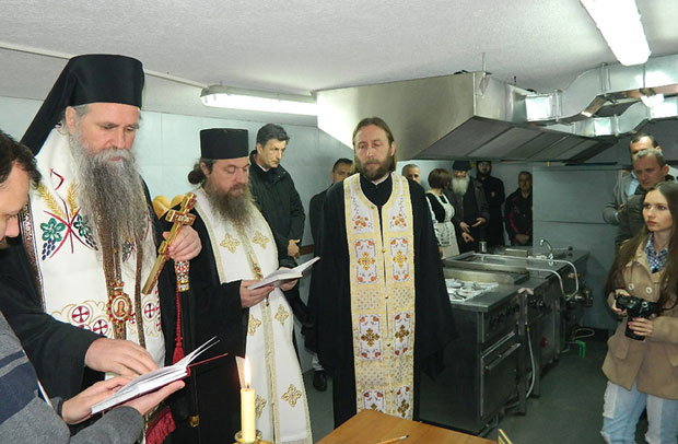 Гладнима 100 оброка дневно