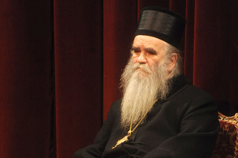 Амфилохије: Због издајника се бавим политиком