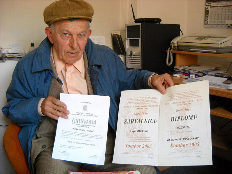 Ниже дипломе и у трећем добу