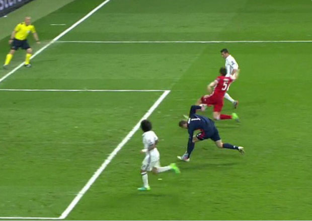 Нојер завршио сезону због повреде код трећег гола Роналда